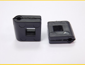 Vymedzovač PVC na príchytku / 4mm / čierny / (bal. 10ks)
