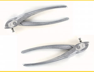 Tension pliers for welded fences